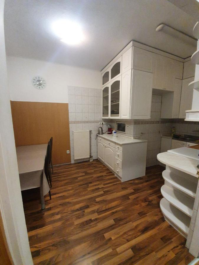 Elegant Apartment In The Hearth Of Budapest Eksteriør billede