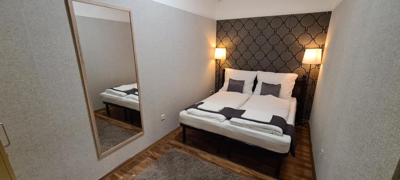 Elegant Apartment In The Hearth Of Budapest Eksteriør billede