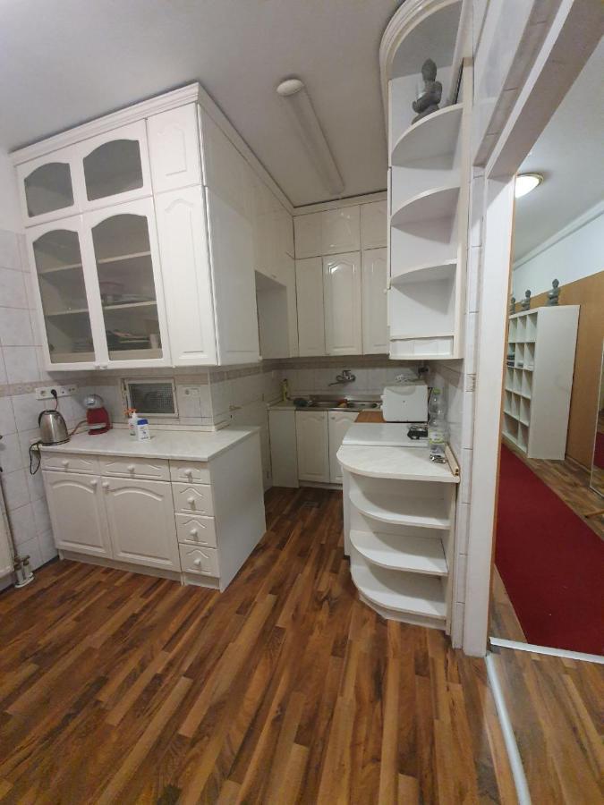 Elegant Apartment In The Hearth Of Budapest Eksteriør billede